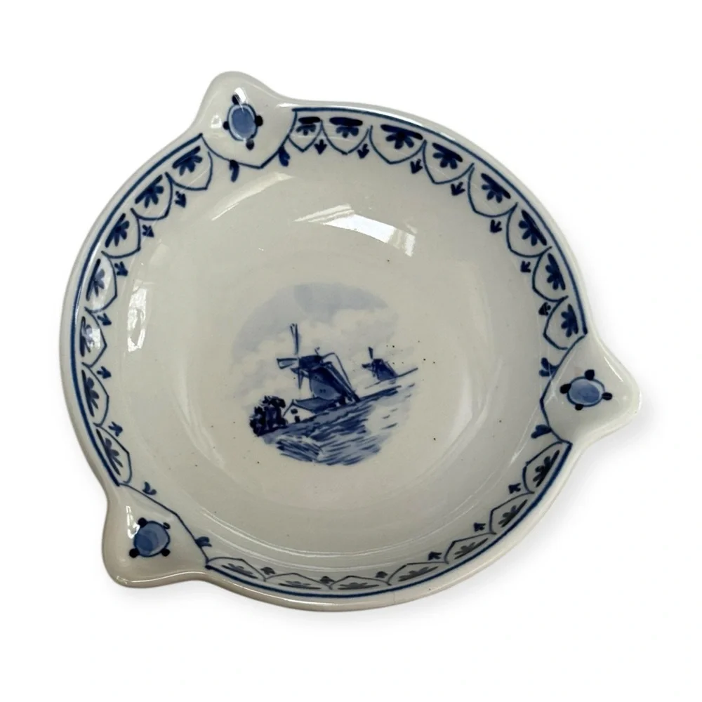 Delft Blue Holland hand-painted ceramic ashtray - Picture 1 of 6